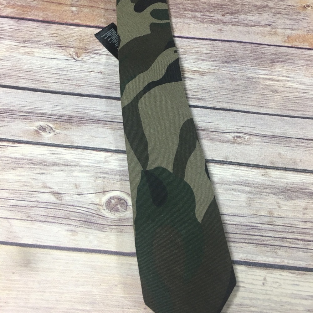 Forever 21 men’s camouflage tie